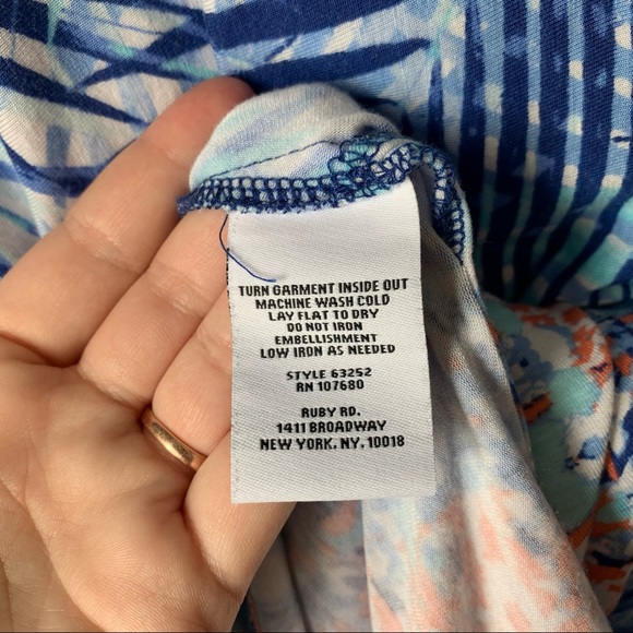 Ruby Rd. Palm Leaf Print 3/4 Sleeve Blouse with Shark Bite hem and Metal Detail - Picture 4 of 6